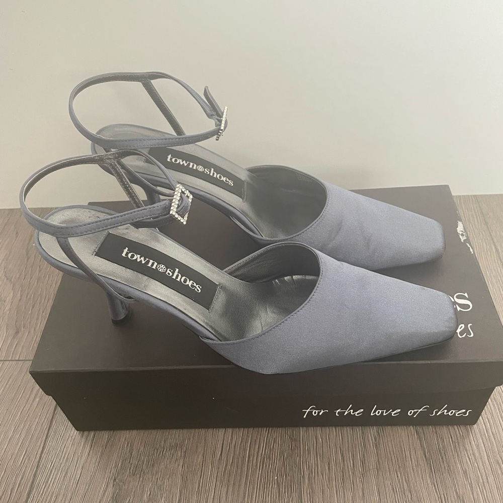 Beautiful Pewter Satin Heels Size 8
